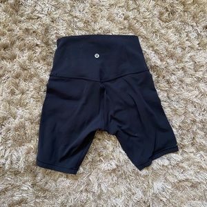 BLACK ALIGN LULULEMON 8” SHORTS